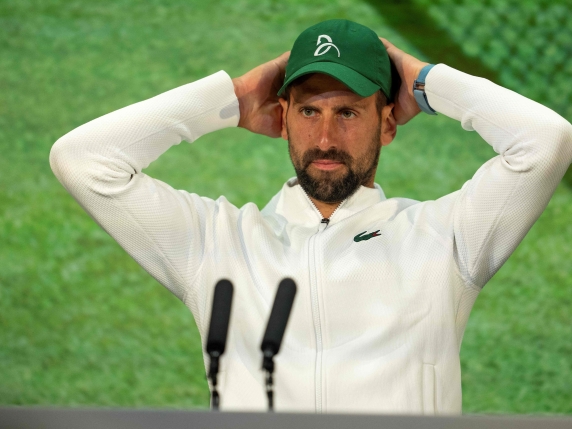 Djokovic confermato alle Finals di Torino, Musetti deve vincere l'ATP 250 di Atene per qualificarsi
Approfondimento
La partecipazione di Novak Djokovic alle Finals di Torino rappresenta un evento significativo per il torneo, atteso con grande interesse dai tifosi e dagli appassionati di tennis. Per quanto riguarda Lorenzo Musetti, la vittoria dell'ATP 250 di Atene costituisce un'opportunità importante per qualificarsi e dimostrare le sue capacità.
Possibili Conseguenze
La vittoria di Musetti nell'ATP 250 di Atene potrebbe avere un impatto positivo sulla sua carriera, aumentando la sua visibilità e il suo ranking. Inoltre, la partecipazione di Djokovic alle Finals di Torino potrebbe influenzare la competizione, data la sua esperienza e il suo livello di gioco.
Opinione
Non è possibile esprimere un'opinione personale in quanto si tratta di un fatto oggettivo. Tuttavia, è evidente che la partecipazione di Djokovic e la possibile qualificazione di Musetti rappresentano eventi interessanti per il mondo del tennis.
Analisi Critica dei Fatti
L'analisi dei fatti rivela che la partecipazione di Djokovic alle Finals di Torino è stata confermata, mentre la qualificazione di Musetti dipende dalla sua vittoria nell'ATP 250 di Atene. Questo evento rappresenta un'opportunità importante per Musetti di dimostrare le sue capacità e di qualificarsi per il torneo.
Relazioni con altri fatti
La partecipazione di Djokovic alle Finals di Torino e la possibile qualificazione di Musetti sono eventi che si inseriscono nel contesto del calendario tennistico internazionale. Questi eventi sono collegati ad altri tornei e competizioni, e la loro importanza si riflette sulla classifica e sul ranking dei giocatori.
Contesto storico
Il tennis è uno sport con una lunga storia, e le Finals di Torino rappresentano un evento importante nel calendario tennistico. La partecipazione di giocatori come Djokovic e la possibile qualificazione di Musetti sono eventi che si inseriscono in questo contesto storico, contribuendo a scrivere la storia dello sport.
Fonti
La fonte di questo articolo è il Corriere della Sera, che ha pubblicato la notizia sulla partecipazione di Djokovic alle Finals di Torino e sulla possibile qualificazione di Musetti. Per maggiori informazioni, è possibile consultare il sito web del Corriere della Sera all'indirizzo https://www.corriere.it/.