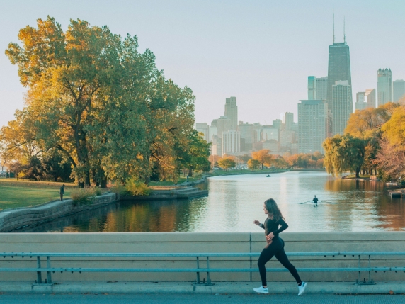 Sport all’aperto in autunno: i capi e gli accessori che salvano l'attività outdoor