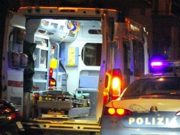Milano, due giovani di 17 e 18 anni accoltellati da un gruppo di coetanei nella notte: uno è grave Milano, due giovani di 17 e 18 anni accoltellati da un gruppo di coetanei nella notte: uno è grave