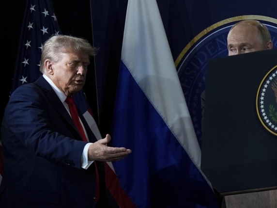 Ucraina, il piano segreto di Usa e Russia: "Colloqui su 28 punti per far finire la guerra" | Nuovi attacchi nella notte, almeno 10 morti 