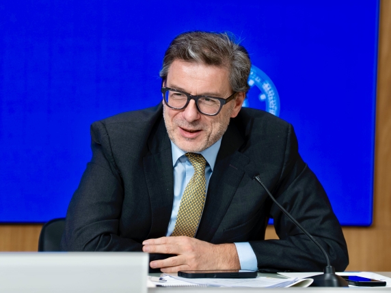 Manovra, tassa sui dividendi dall'1,2% al 24%: chi colpisce | Tensione Tajani-Salvini