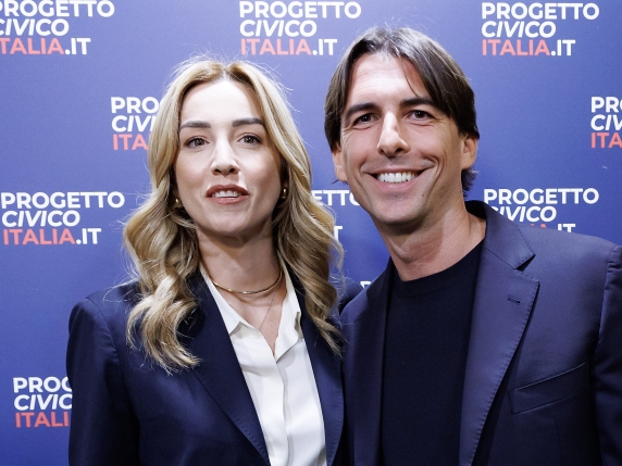 Onorato lancia il «Progetto civico Italia» con i sindaci Salis e Manfredi. A sorpresa arriva Conte