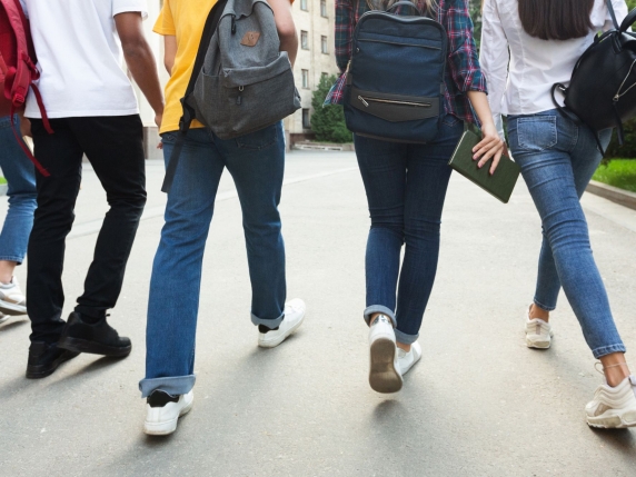 Sondaggio sull'educazione sessuale: solo un ragazzo su 7 ne parla con la mamma, (quasi) nessuno con papà
