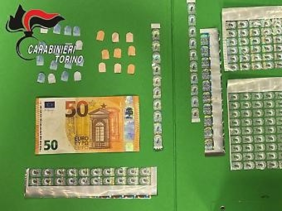 Il falsario minorenne, a 17 anni inventa il «kit» per produrre banconote da 20 euro. Arrestato dai carabinieri