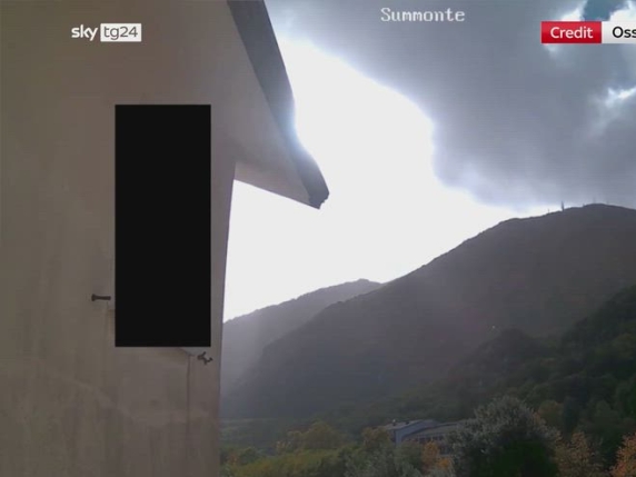 La potente scossa di terremoto ad Avellino (3,6) dalla webcam