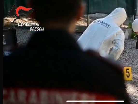 Guardia giurata scopre la moglie in auto con l'amante: lo gambizza e poi va dai carabinieri Guardia giurata scopre la moglie in auto con l'amante: lo gambizza e poi va dai carabinieri