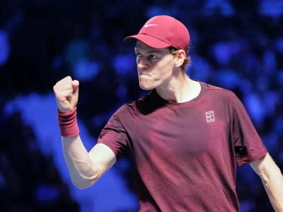 Sinner più forte dei problemi fisici, ribalta Zverev in tre set ed è di nuovo campione a Vienna Cronaca 3-6, 6-3, 7-5 Sinner più forte dei problemi fisici, ribalta Zverev in tre set ed è di nuovo campione a Vienna Cronaca 3-6, 6-3, 7-5