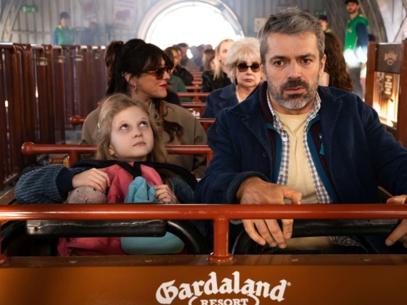 Luca Argentero e la sua «famiglia sottosopra»: «Film o realtà, bisogna impegnarsi senza sosta per superare le crisi» Luca Argentero e la sua «famiglia sottosopra»: «Film o realtà, bisogna impegnarsi senza sosta per superare le crisi»
