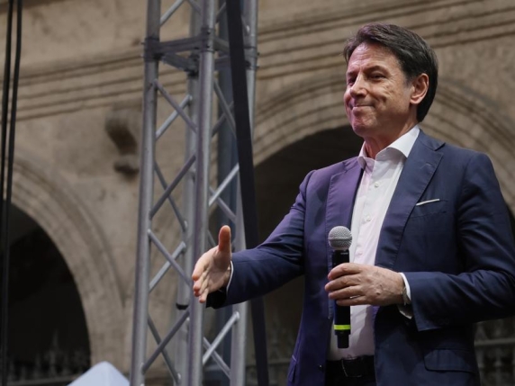 Giuseppe Conte rieletto presidente M5S con l'89,3%. Hanno votato in 59 mila. «Avanti tutti insieme» Giuseppe Conte rieletto presidente M5S con l'89,3%. Hanno votato in 59 mila. «Avanti tutti insieme»