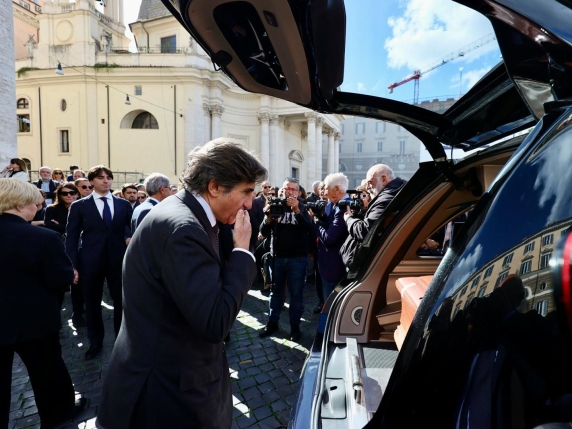 Folla per l’addio a Marco Ghigliani. L'editore di La7 Cairo: «Un leader» Folla per l’addio a Marco Ghigliani. L'editore di La7 Cairo: «Un leader»