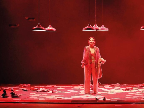 Il potere del teatro contro la violenza di genere: "Prima Facie" sbarca in Italia per sensibilizzare gli uomini