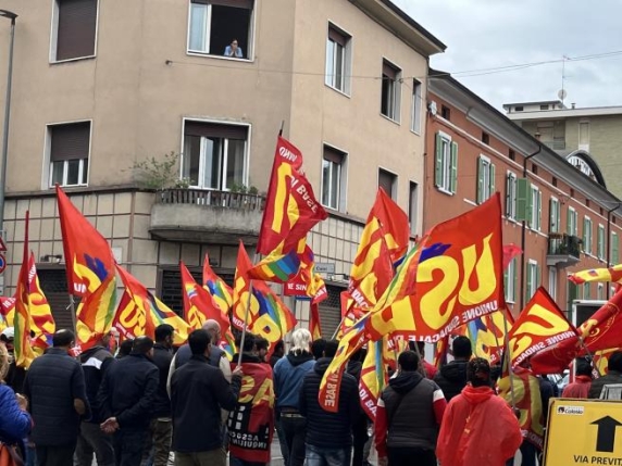 L'Usb: sciopero generale venerdì 28 novembre «contro la finanziaria di guerra» L'Usb: sciopero generale venerdì 28 novembre «contro la finanziaria di guerra»