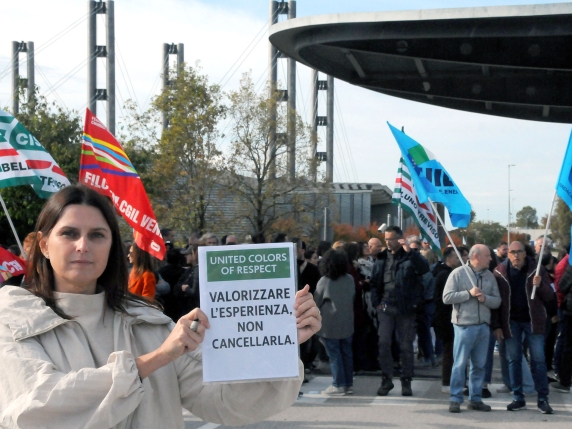Sciopero alla Benetton per i contratti di solidarietà: è la prima protesta da più di 30 anni Sciopero alla Benetton per i contratti di solidarietà: è la prima protesta da più di 30 anni