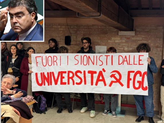 Venezia, attivisti pro Pal bloccano un incontro con Fiano (Pd) all'università: «Come mio padre nel '38, sono scioccato» Venezia, attivisti pro Pal bloccano un incontro con Fiano (Pd) all'università: «Come mio padre nel '38, sono scioccato»