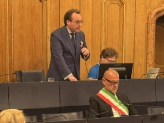 Bolzano, braccialetto elettronico al presidente del Consiglio comunale di FdI: botte alla compagna Bolzano, braccialetto elettronico al presidente del Consiglio comunale di FdI: botte alla compagna