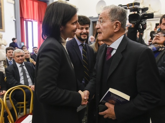 Prodi Critica il Partito Democratico: Una Chiamata alla Responsabilità e all'Alternativa Credibile

Prodi e le Critiche al Partito Democratico
Il padre nobile del Partito Democratico, Romano Prodi, ha espresso dure critiche al partito, sottolineando che l'opposizione non deve limitarsi a criticare, ma deve trasformarsi in una proposta di governo concreta.
La sua opinione ha suscitato preoccupazione tra i democratici, che ora si sentono in dovere di ascoltarlo e riflettere sulle sue parole. Il segretario del Partito Democratico, Matteo Orlando, ha affermato che Prodi va sempre ascoltato, riconoscendo il valore delle sue opinioni e del suo contributo al partito.

Approfondimento
Le critiche di Prodi al Partito Democratico sono state interpretate come un invito a ripensare la strategia di opposizione e a concentrarsi sulla costruzione di un'alternativa credibile al governo attuale. Il suo messaggio è stato visto come un richiamo alla responsabilità e alla necessità di offrire proposte concrete ai cittadini.

Possibili Conseguenze
Le parole di Prodi potrebbero avere un impatto significativo sulla strategia del Partito Democratico, spingendolo a rivedere la sua posizione e a cercare di costruire un'alternativa più credibile al governo. Ciò potrebbe portare a un rafforzamento del partito e a una maggiore capacità di influenzare la politica nazionale.

Opinione
La critica di Prodi al Partito Democratico è stata accolta con attenzione e rispetto, in quanto egli è considerato una figura autorevole e rispettata nella politica italiana. La sua opinione è stata vista come un contributo importante al dibattito sulla strategia del partito e sulla sua capacità di offrire un'alternativa credibile al governo.

Analisi Critica dei Fatti
Le critiche di Prodi al Partito Democratico sono state analizzate nel contesto della situazione politica attuale in Italia. La sua opinione è stata vista come un riflesso della preoccupazione per la capacità del partito di offrire un'alternativa credibile al governo e di rappresentare gli interessi dei cittadini.

Relazioni con altri fatti
Le critiche di Prodi al Partito Democratico sono state collegate ad altri eventi e tendenze nella politica italiana, come la crisi di governo e la ricerca di un'alternativa credibile. La sua opinione è stata vista come un contributo importante al dibattito sulla strategia del partito e sulla sua capacità di influenzare la politica nazionale.

Contesto storico
Le critiche di Prodi al Partito Democratico sono state collocate nel contesto storico della politica italiana, in cui il partito ha sempre avuto un ruolo importante nella formazione dei governi e nella definizione delle politiche nazionali. La sua opinione è stata vista come un riflesso della preoccupazione per la capacità del partito di adattarsi ai cambiamenti nella società e nella politica italiana.

Fonti
La fonte di questo articolo è il Corriere della Sera, un quotidiano italiano di informazione e cultura. L'articolo originale può essere trovato al seguente link: https://www.corriere.it/