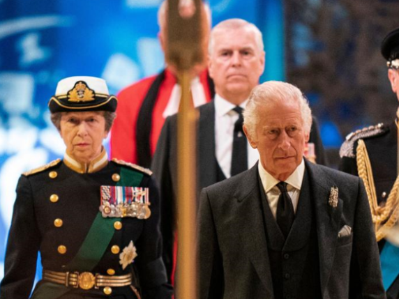 Il Sovrano Carlo Toglie i Titoli all'Ex Principe Andrea: Una Decisione Storica per la Monarchia Britannica