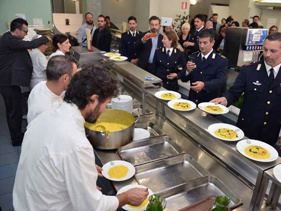 Scandalo negli appalti per le mense della polizia: un imprenditore indagato per manipolazione delle carte 

Approfondimento
L'indagine sulla gara d'appalto per le mense della polizia ha portato all'accusa di turbativa per Massimiliano Fabbro, un imprenditore milanese. Le accuse sostengono che Fabbro avrebbe manipolato le carte per influenzare l'esito della gara, sollevando interrogativi sulla trasparenza e la correttezza delle procedure di appalto.

Possibili Conseguenze
Le conseguenze di questo scandalo potrebbero essere gravi, sia per l'imprenditore coinvolto che per la reputazione delle forze dell'ordine. La manipolazione delle carte potrebbe aver portato a una gara d'appalto non equa, con possibili ripercussioni sul servizio di ristorazione per la polizia e sulla fiducia pubblica nelle istituzioni.

Opinione
È fondamentale che le autorità competenti garantiscano la trasparenza e la correttezza delle procedure di gara d'appalto, per prevenire abusi e manipolazioni. La manipolazione delle carte è un reato grave che può compromettere la fiducia pubblica nelle istituzioni e danneggiare la reputazione delle forze dell'ordine.

Analisi Critica dei Fatti
L'indagine sulla gara d'appalto per le mense della polizia solleva interrogativi sulla trasparenza e la correttezza delle procedure di appalto. È fondamentale che le autorità competenti garantiscano la regolarità delle procedure per evitare abusi e manipolazioni, e che siano prese misure efficaci per prevenire tali abusi in futuro.

Relazioni con altri fatti
Questo caso potrebbe essere collegato ad altri scandali di corruzione e abuso di potere nel settore degli appalti pubblici. È importante che le autorità competenti indaghino a fondo per scoprire eventuali collegamenti e garantire la trasparenza e la correttezza delle procedure.

Contesto storico
Il caso della gara d'appalto per le mense della polizia si inserisce in un contesto più ampio di scandali di corruzione e abuso di potere nel settore degli appalti pubblici. È importante che le autorità competenti prendano misure efficaci per prevenire tali abusi e garantire la trasparenza e la correttezza delle procedure, per ripristinare la fiducia pubblica nelle istituzioni.

Fonti
La fonte di questo articolo è il Corriere della Sera, che ha pubblicato la notizia sulla sua pagina web. Per maggiori informazioni, è possibile consultare l'articolo originale al seguente link: https://www.corriere.it/. Il Corriere della Sera è un quotidiano italiano di informazione e notizie, noto per la sua indipendenza e imparzialità.