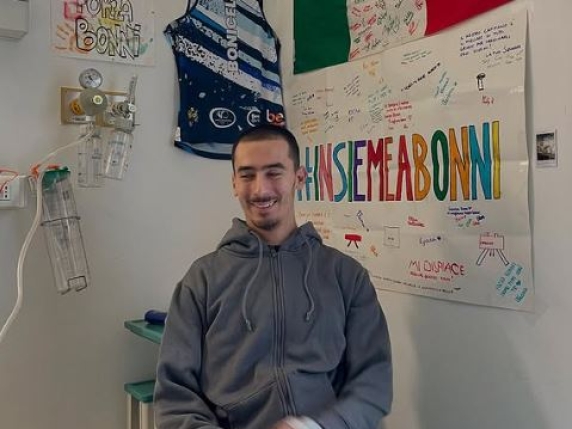 Lorenzo Bonicelli condivide la sua prima foto dopo l'infortunio e ringrazia i tifosi per il sostegno