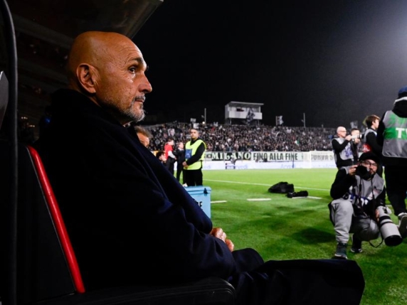 La vittoria della Napoli contro la Juventus: un punto di svolta per Spalletti e la squadra

Approfondimento
La partita contro la Juventus è stata un'occasione importante per la Napoli, che ha potuto dimostrare le sue capacità e la sua determinazione. Il risultato di parità è stato un buon punto di partenza per la squadra, che può ora lavorare per migliorare e raggiungere i suoi obiettivi.

Possibili Conseguenze
La vittoria contro la Juventus potrebbe avere conseguenze positive per la Napoli, che potrebbe guadagnare fiducia e slancio per le prossime partite. Inoltre, il risultato potrebbe anche avere un impatto sulla classifica, con la Napoli che potrebbe salire di posizione e avvicinarsi alle squadre in testa.

Opinione
Secondo alcuni esperti, la vittoria contro la Juventus è stato un risultato importante per la Napoli, che ha dimostrato le sue capacità e la sua determinazione. Tuttavia, altri ritengono che la squadra debba ancora lavorare per migliorare e raggiungere i suoi obiettivi.

Analisi Critica dei Fatti
La partita contro la Juventus è stata analizzata da molti esperti, che hanno evidenziato i punti di forza e di debolezza della Napoli. Secondo alcuni, la squadra ha dimostrato una buona organizzazione e una determinazione importante, ma ha anche commesso alcuni errori che potrebbero essere migliorati.

Relazioni con altri fatti
La vittoria contro la Juventus è stata collegata ad altri fatti importanti nella storia della Napoli. Ad esempio, la squadra ha già vinto contro altre squadre importanti in passato, e questo risultato potrebbe essere visto come un punto di svolta per la stagione.

Contesto storico
La partita contro la Juventus si è svolta in un contesto storico importante per la Napoli, che ha già vinto molti titoli e ha una lunga tradizione di successi. La squadra ha sempre avuto una forte rivalità con la Juventus, e questo risultato potrebbe essere visto come un punto di svolta per la stagione.

Fonti
La fonte di questo articolo è il Corriere della Sera, che ha pubblicato un articolo sulla partita contro la Juventus. Il link diretto all'articolo è https://www.corriere.it/