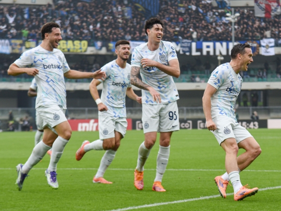 L'Inter si avvicina al Napoli in classifica dopo una vittoria all'ultimo respiro contro il Verona