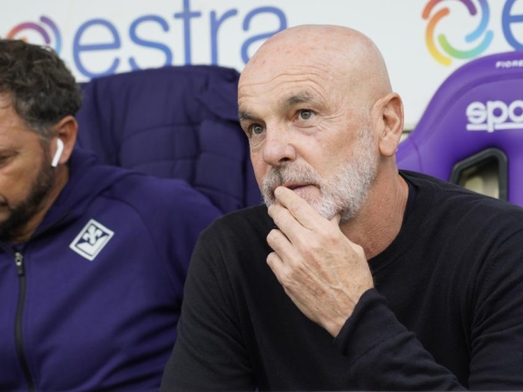 La Fiorentina Sprofonda Ulteriormente nella Crisi dopo la Sconfitta contro il Lecce

Approfondimento
La partita contro il Lecce ha messo in luce le difficoltà della Fiorentina, che non è riuscita a trovare la via del gol e ha subito la pressione degli avversari. La sconfitta ha ulteriormente complicato la classifica della squadra toscana, che ora si trova in una posizione difficile.

Possibili Conseguenze
La sconfitta contro il Lecce potrebbe avere conseguenze importanti per la Fiorentina, tra cui l'esonero dell'allenatore Stefano Pioli. La squadra potrebbe essere costretta a cercare un nuovo allenatore per cercare di invertire la rotta e migliorare la classifica.

Opinione
La situazione della Fiorentina è diventata sempre più preoccupante. La squadra non riesce a trovare la giusta forma e l'allenatore Pioli sembra non avere più le risposte giuste. È necessario un cambiamento per cercare di risollevare la squadra e portarla fuori dalla crisi.

Analisi Critica dei Fatti
La sconfitta contro il Lecce è il risultato di una serie di errori e di una prestazione opaca della Fiorentina. La squadra non è riuscita a creare occasioni gol e ha subito la pressione del Lecce. L'analisi dei fatti mostra che la Fiorentina ha bisogno di un cambiamento per cercare di risollevare la squadra e portarla fuori dalla crisi.

Relazioni con altri fatti
La sconfitta della Fiorentina contro il Lecce è solo l'ultima di una serie di risultati deludenti. La squadra toscana ha avuto una stagione difficile e la classifica riflette la sua posizione difficile. La sconfitta contro il Lecce è solo l'ultimo capitolo di una storia che sembra non avere fine.

Contesto storico
La Fiorentina ha una storia ricca e gloriosa, ma negli ultimi anni la squadra ha avuto difficoltà a trovare la giusta forma. La sconfitta contro il Lecce è solo l'ultima di una serie di risultati deludenti che hanno caratterizzato la stagione della Fiorentina.

Fonti
La fonte di questo articolo è il Corriere della Sera, che ha pubblicato la notizia della sconfitta della Fiorentina contro il Lecce. Per maggiori informazioni, si può visitare il sito web del Corriere della Sera all'indirizzo https://www.corriere.it/.