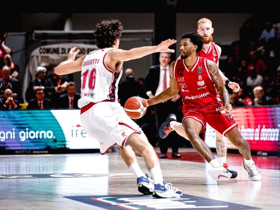 Olimpia Milano Ritorna al Vertice della Classifica con Nebo e LeDay e Moraschini Guida Cantù alla Vittoria