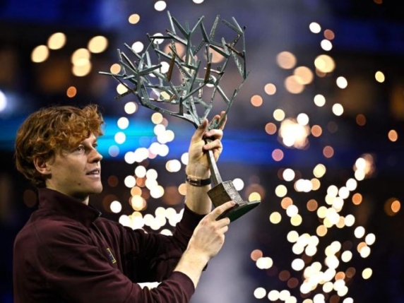 Jannik Sinner si prepara alle ATP Finals di Torino dopo aver riconquistato la vetta della classifica ATP