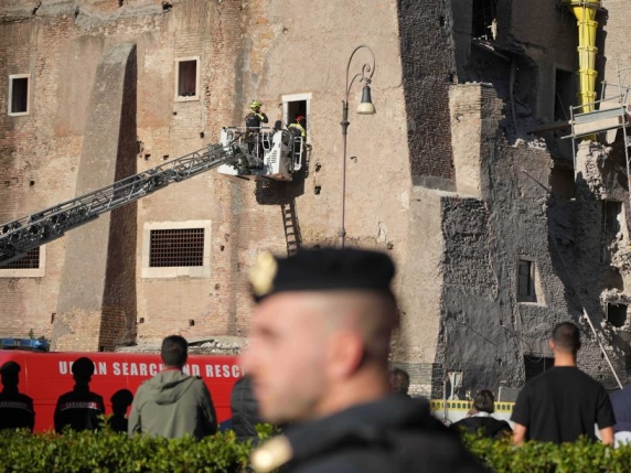 Incidente durante lavori di ripulitura dell'intonaco: un boato e poi il crollo, i lavoratori raccontano la loro esperienza di terrore e choc