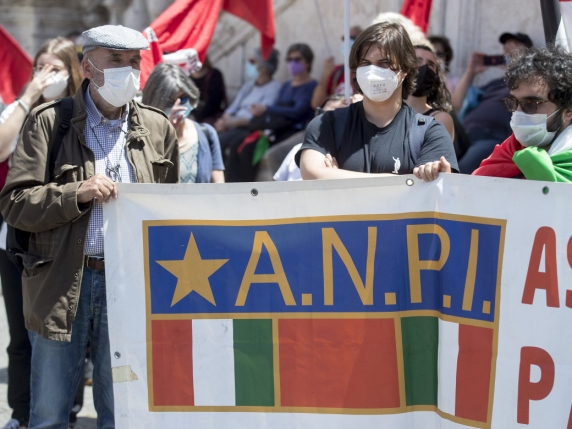 Tensioni a Trento: scontri durante il presidio contro il Centro di Permanenza per il Rimpatrio e CasaPound