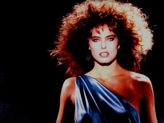 Il film "Sotto il vestito niente" compie 40 anni: una storia di cinema e segreti che continua a fascinare