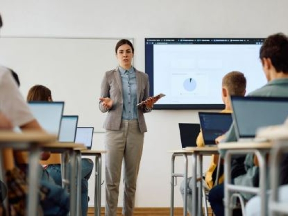 Aumento Stipendiale per i Professori: fino a 185 Euro in più al Mese, Dipende da Anzianità e Grado