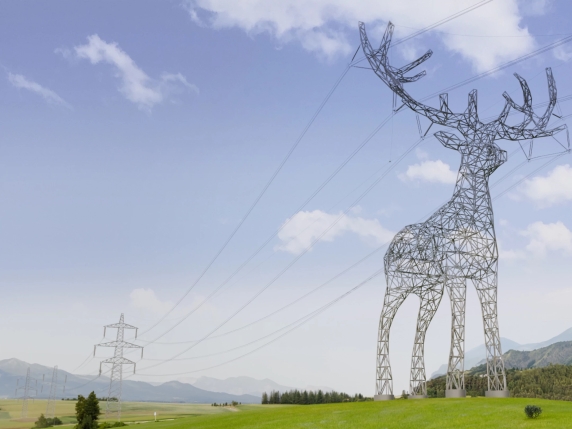 Trasformazione Artistica dei Tralicci in Austria: Dove Ingegneria e Natura si Incontrano