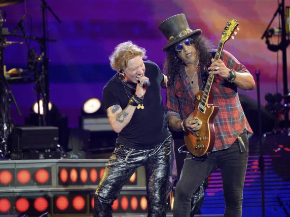 Guns N' Roses al centro di una controversia legale con l'ex manager che vuole pubblicare un libro sui loro anni più tumultuosi
