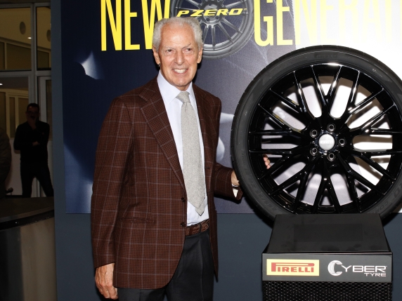 Pirelli registra utile di 400 milioni nei primi nove mesi del 2025, confermando le aspettative di ricavi tra 6,7 e 6,8 miliardi di euro