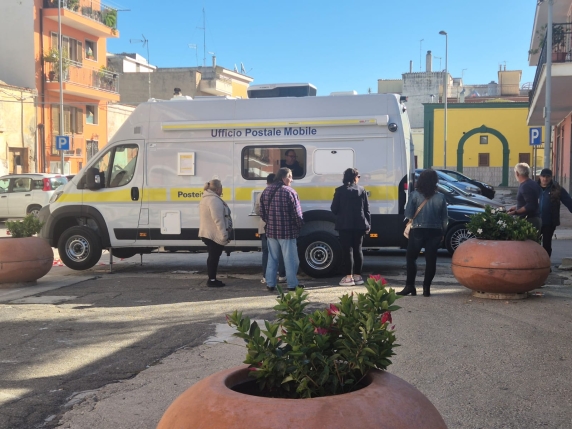 Stornara, il paese senza bancomat: il furgone delle Poste, un'ancora di salvezza per la comunità
