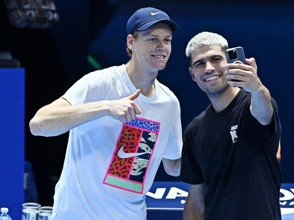 Sinner e Alcaraz si incontrano a Torino per un'amichevole sessione di allenamento e condividono un selfie virale