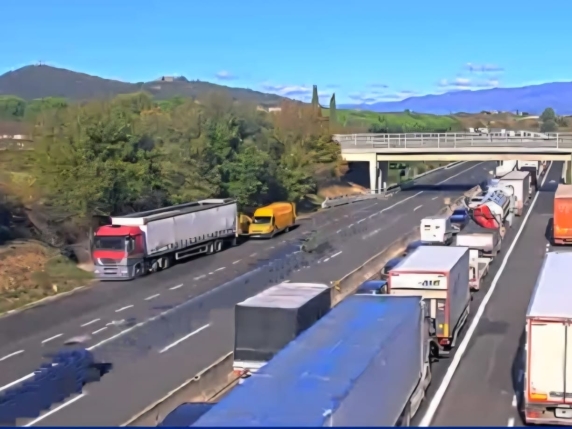 Autostrada A1 chiusa tra Orte e il bivio diramazione Roma Nord: traffico e quattro chilometri di coda