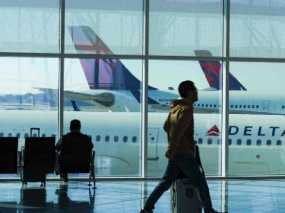 Scontro sul bilancio negli Stati Uniti: voli cancellati e aeroporti chiusi, le conseguenze sulla vita quotidiana e sull'economia