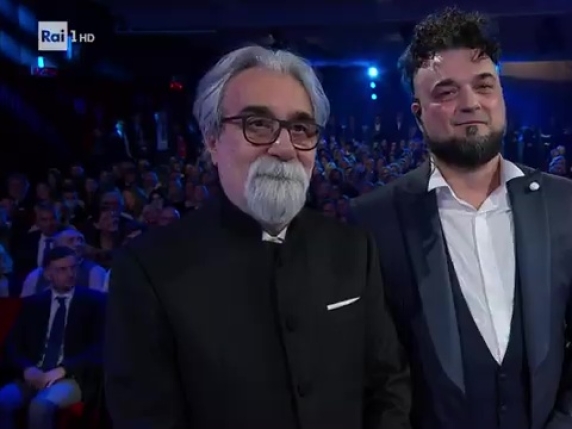 Il Ritorno Trionfale all'Ariston: Standing Ovation e Successo per l'Artista