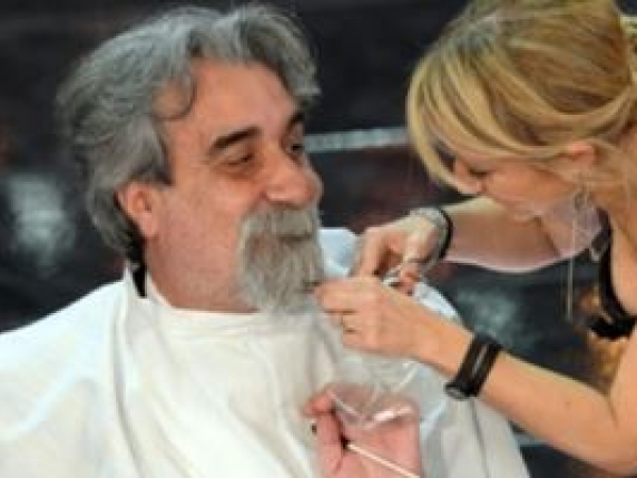 Il Successo di un Artista Italiano: Vittorie a Sanremo e Partecipazione ad Amici di Maria de Filippi