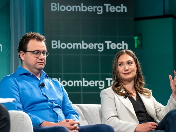 Fratelli italiani sfidano Sam Altman: modello IA più preciso di ChatGPT