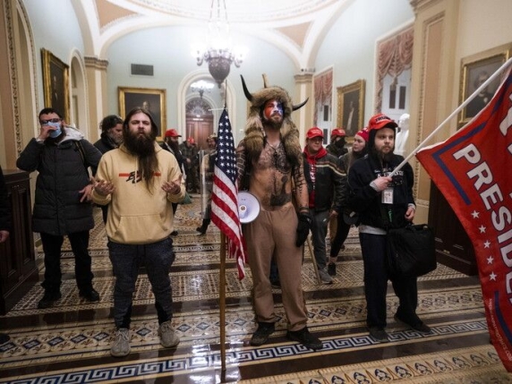 Trump pardons 77, including Giuliani