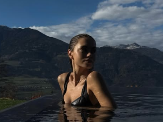 Laila Hasanovic, la fidanzata di Jannik Sinner, celebra il compleanno in Alto Adige con una vista mozzafiato