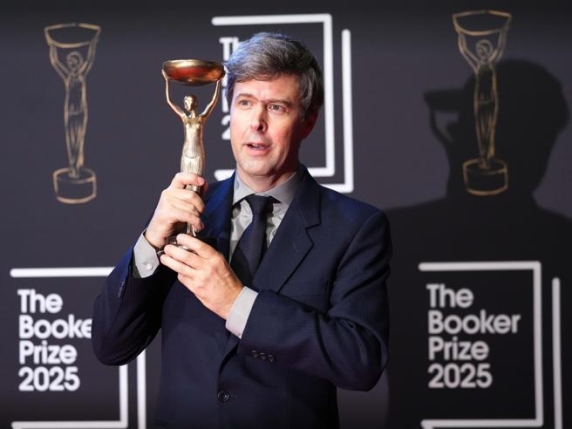 David Szalay Vince il Prestigioso Booker Prize con il Romanzo "Nella Carne"