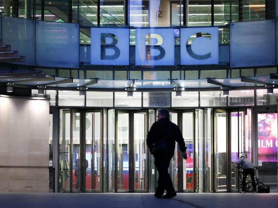 La BBC chiede scusa a Donald Trump per un errore televisivo ma rifiuta il risarcimento