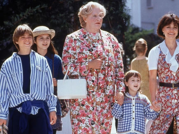 Il Grande Successo di Mrs. Doubtfire: Improvvisazioni e Destino dei Giovani Protagonisti Svelati