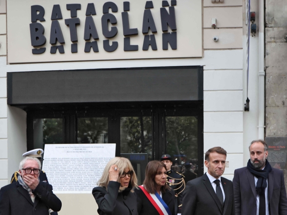 Parigi ricorda l'attacco al Bataclan: un anniversario di pace e riflessione