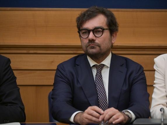 Forza Italia ritira l'emendamento sulla partecipazione agli scioperi, chiede un dibattito più ampio