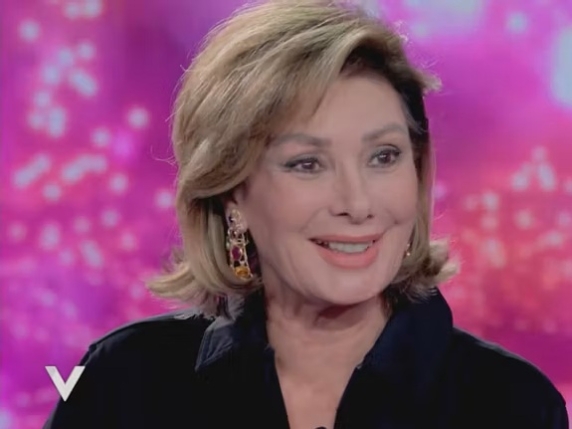 Edwige Fenech: non ha mai rivelato il padre del figlio e la madre del bambino è morta tra le sue braccia